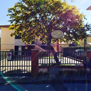 https://ginos-house-pisa.it-tuscanyhotel.com